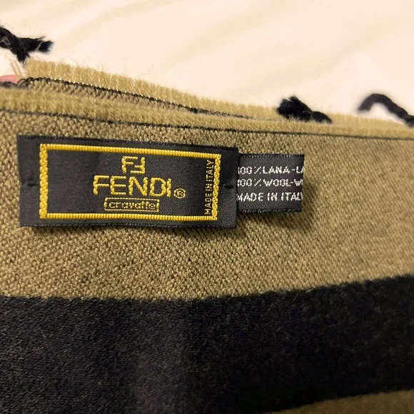 FENDI SCARF IN PRISTINE CONDITION - Picture 3 of 3